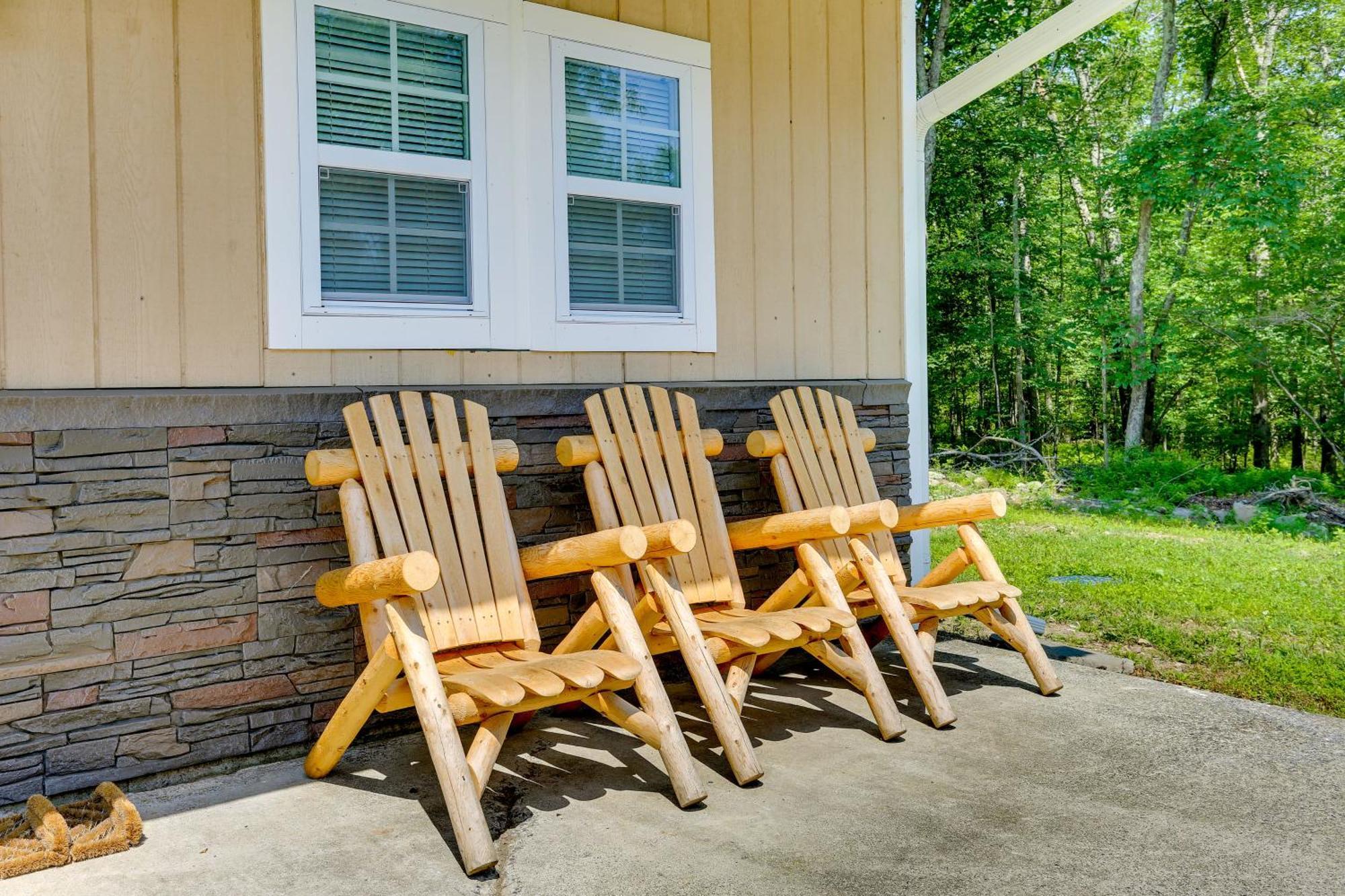 Secluded Poconos Cabin With Fire Pit On 75 Acres! Ийст Страудсбърг Екстериор снимка