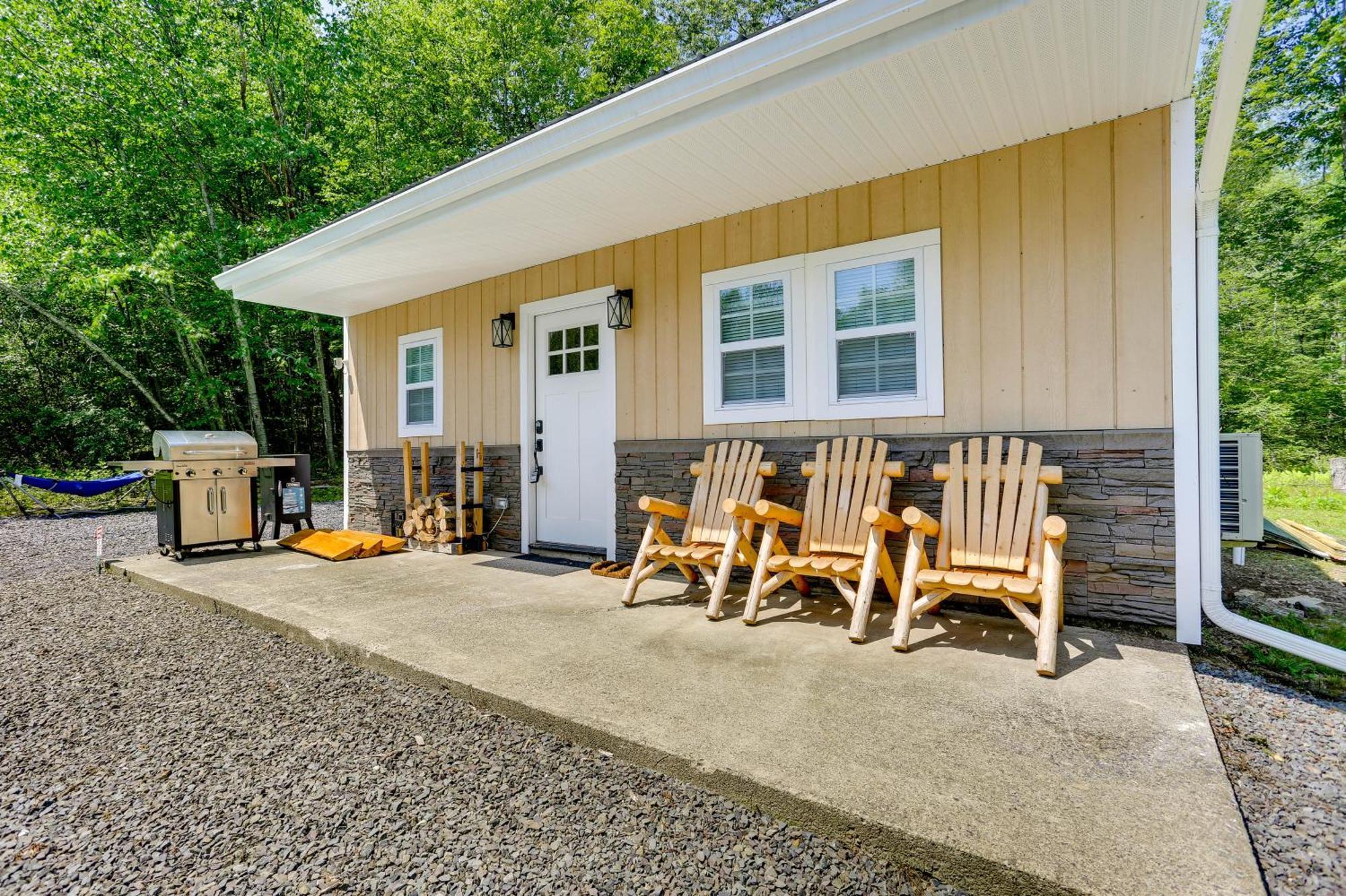 Secluded Poconos Cabin With Fire Pit On 75 Acres! Ийст Страудсбърг Екстериор снимка